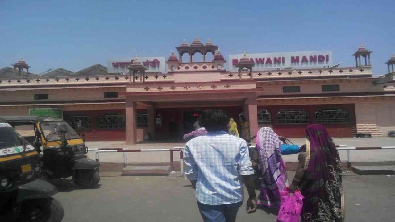 Bhawani Mandi: A railway station where trains stand in two states
