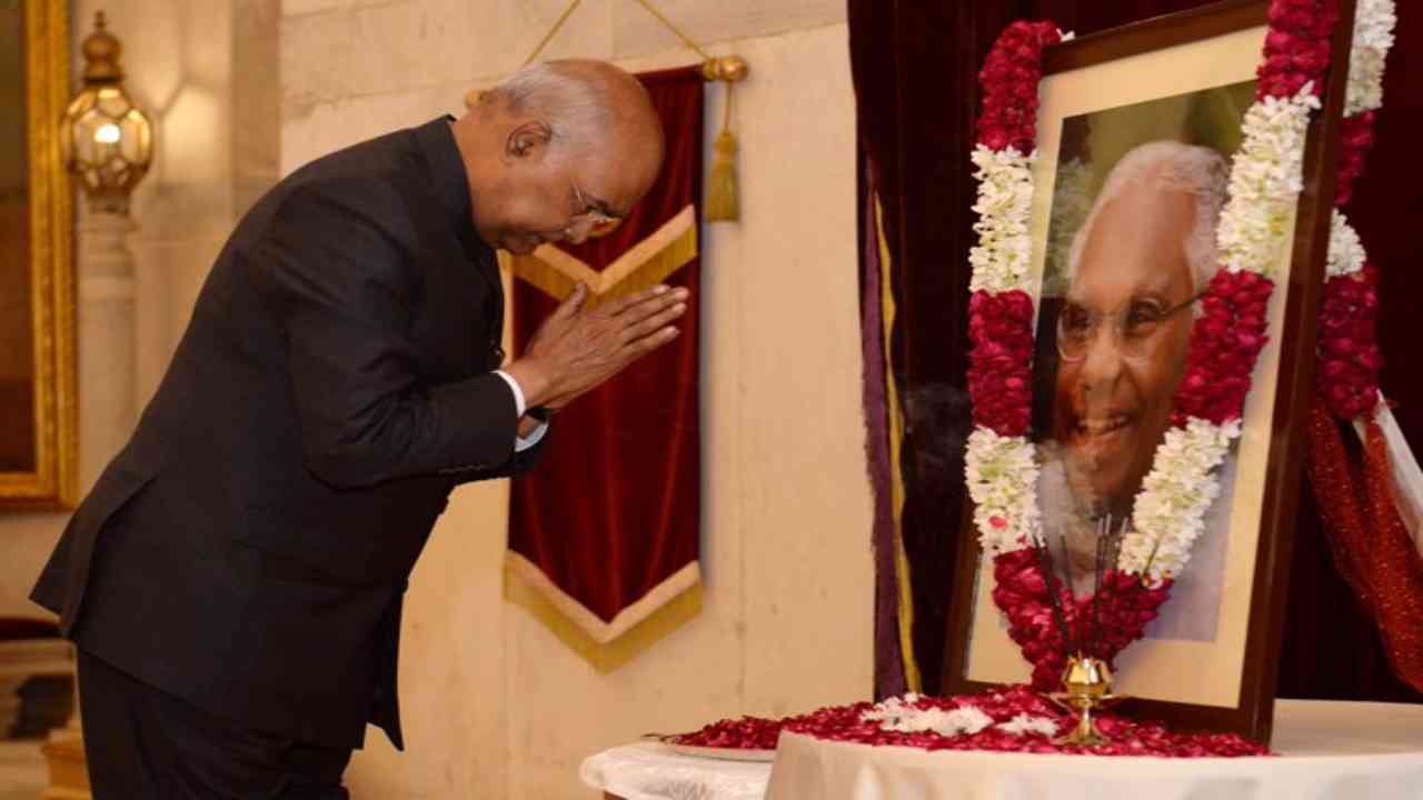 President Kovind pays floral tribute to former President KR Narayanan on his birth anniversary
