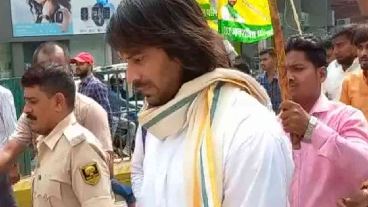 Lalu’s elder son Tej Pratap Yadav takes out procession under his parallel outfit’s banner