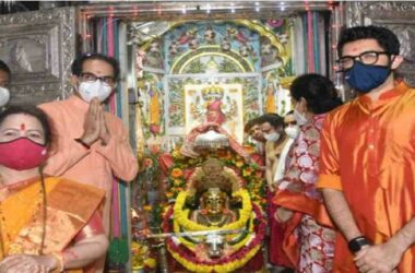 Religious places reopen in Maharashtra; CM visits Mumbai temple on 1st day of Navratri