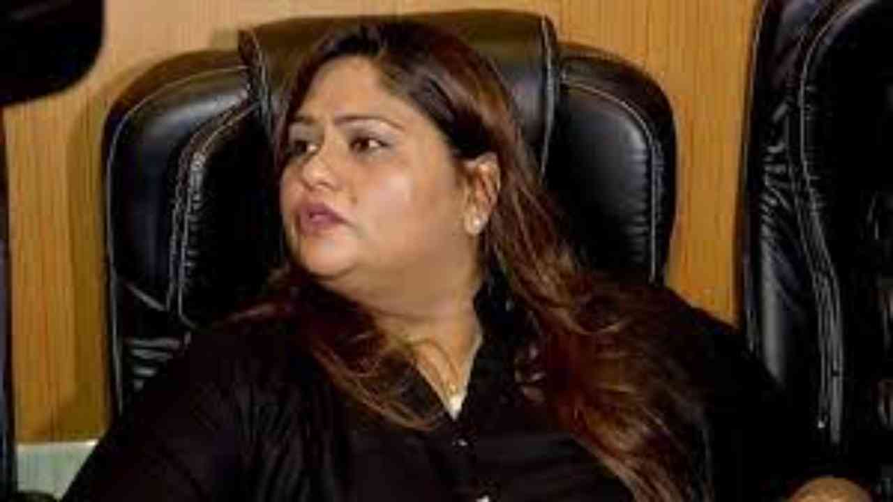 Sameer Wankhede's sister files police complaint against minister Nawab Malik