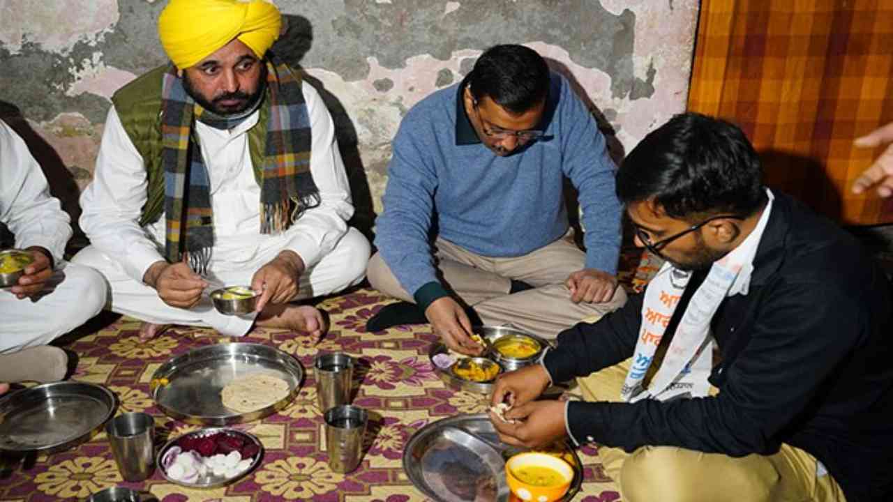 Arvind Kejriwal expresses happiness, contentment at having dinner at auto driver's house