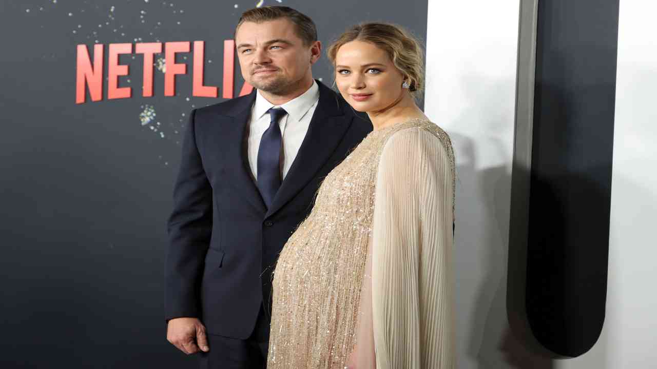 Pregnant Jennifer Lawrence poses with Leonardo DiCaprio at 'Don't Look Up' premiere