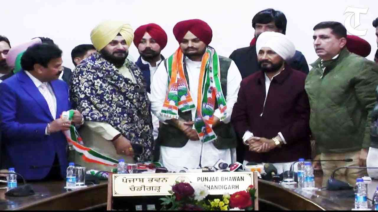 Ahead of Punjab Assembly polls, singer Sidhu Moose Wala joins Congress