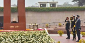 Armed Forces chiefs pay tribute at National War Memorial in Delhi on Army Day