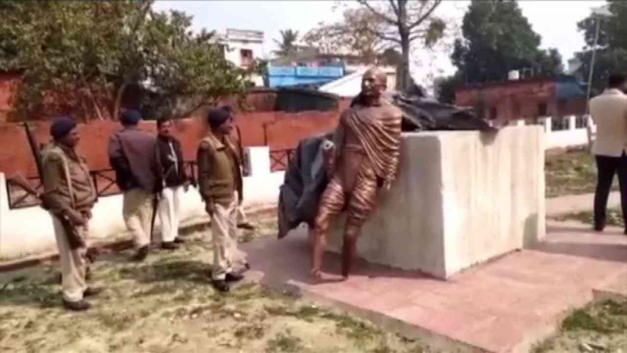 Bihar: Mahatama Gandhi's statue vandalised by miscreants in Motihari