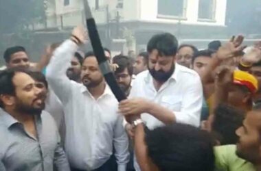 FIR against BJP leader after video shows him raising sword during protest in Mumbai