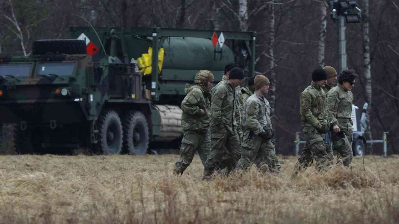 Ukrainian armed forces are fighting hard, says presidential adviser