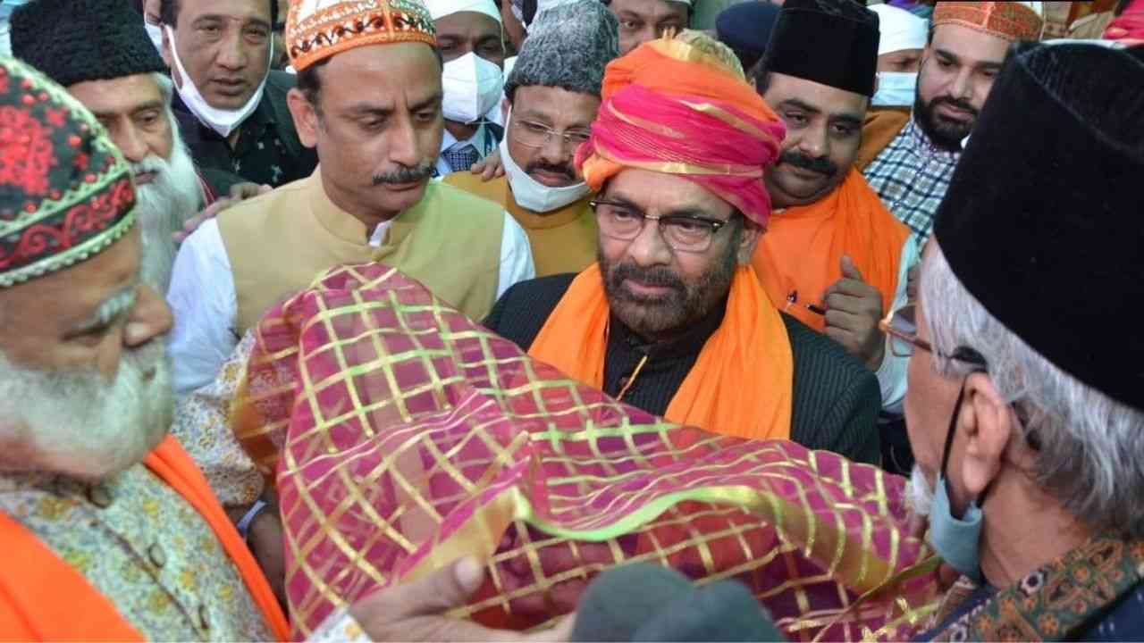 Modi torchbearer of peace: Naqvi after offering 'chadar' at Ajmer Sharif on behalf of PM