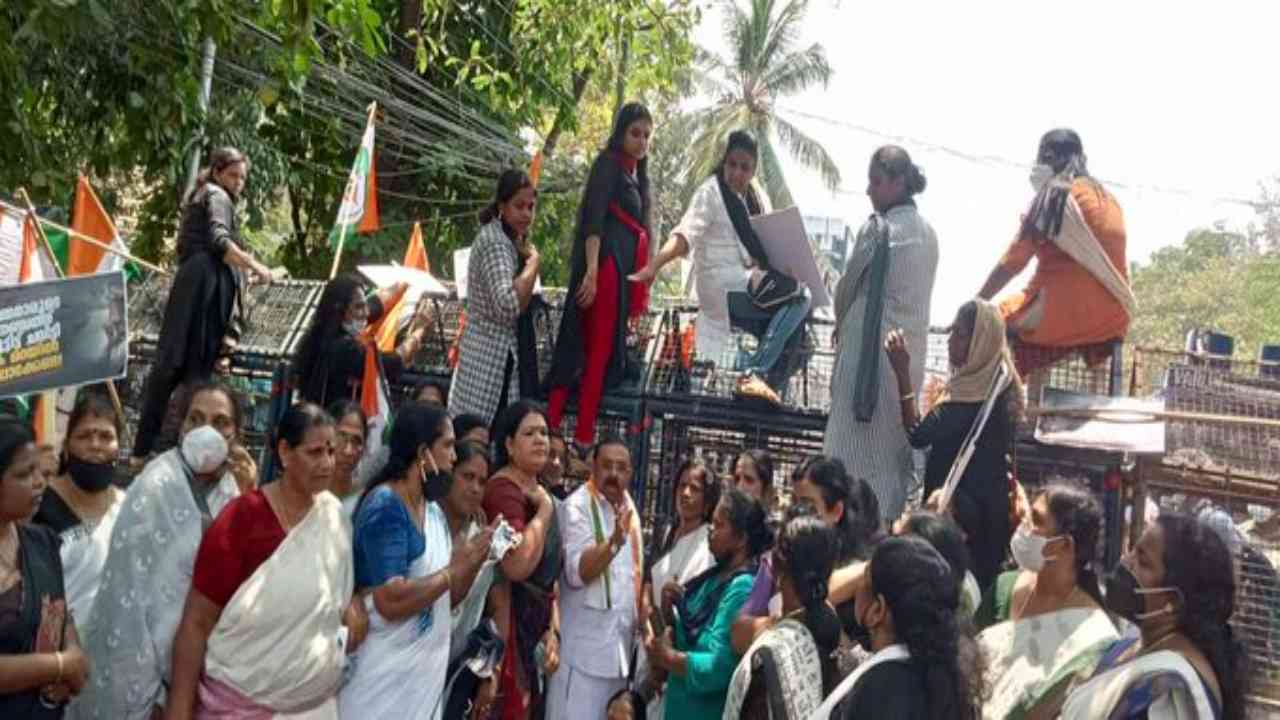 Kerala Mahila Congress protests against atrocities on women in state