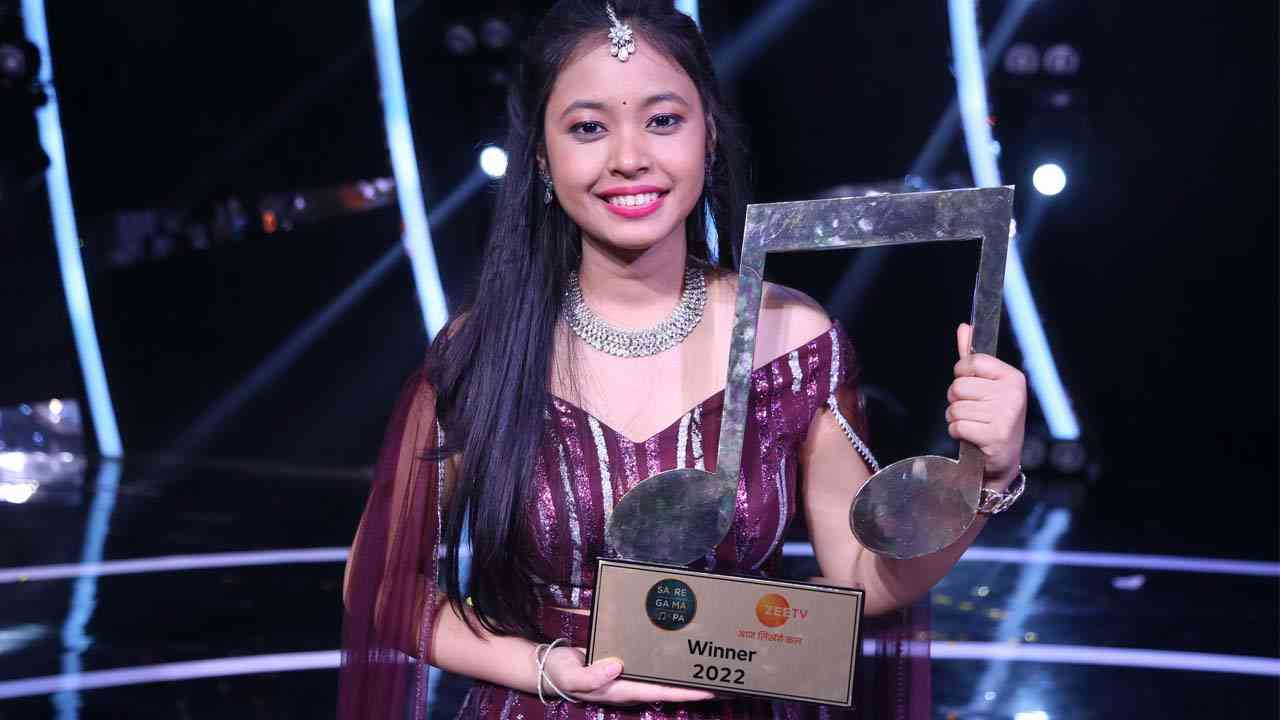 Neelanjana Ray wins Sa Re Ga Ma Pa trophy, gets Rs 10 lakh cash prize