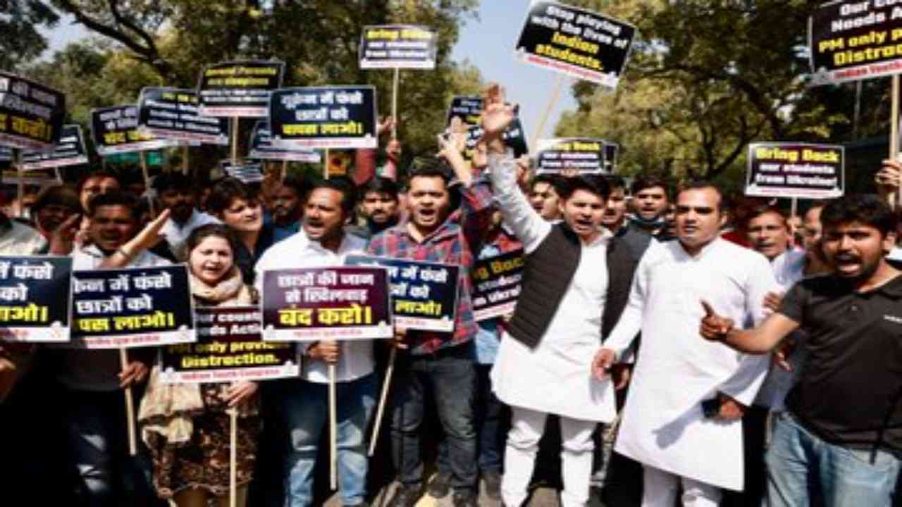 Youth Congress holds protest to demand safe evacuation of Indian students from Ukraine