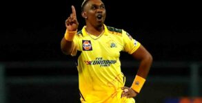 CSK's Dwayne Bravo becomes highest wicket-taker in IPL