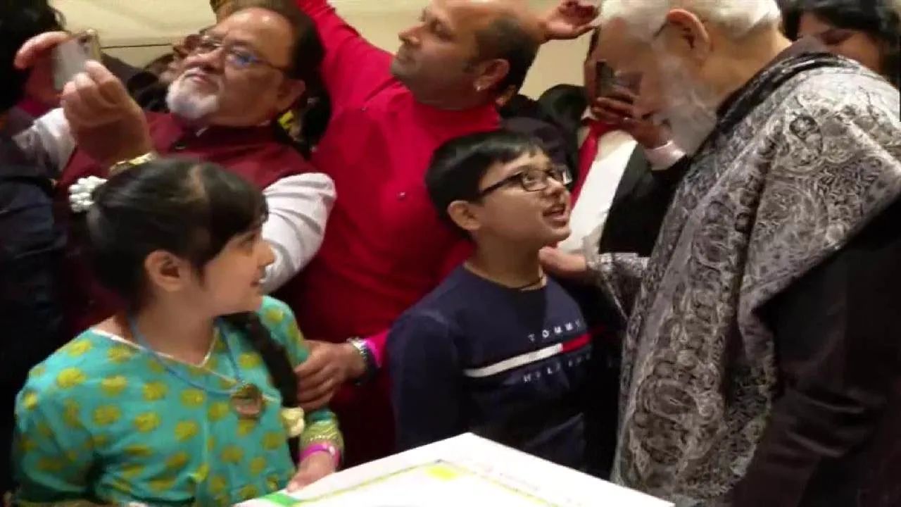 PM Modi gets rousing welcome from Indian diaspora in Berlin