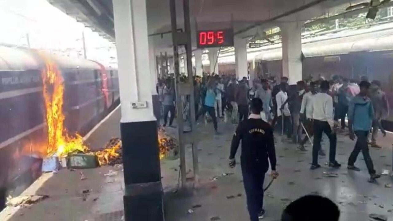 Anti-Agnipath protest: Protestors vandalise Secunderabad railway station premises, set train ablaze