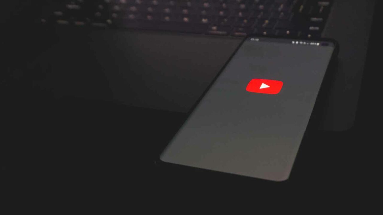 How to auto-delete your YouTube history on your mobile phone