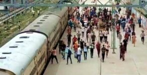 Mob vandalises train in UP's Ballia during protest over Agnipath scheme