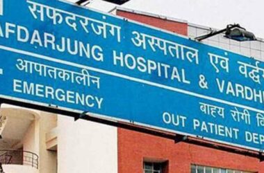 DCW issues notice to Safdarjung Hospital after woman delivers baby outside its emergency wing