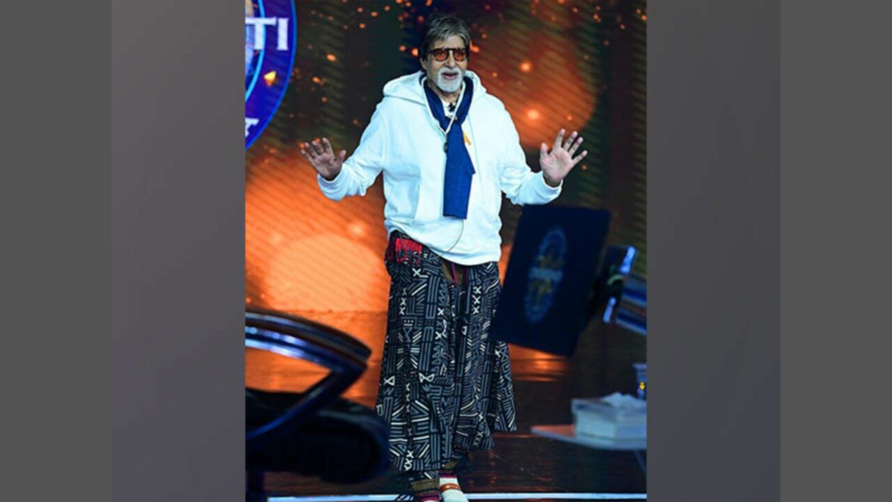 Amitabh Bachchan shares hilarious picture of himself from Kaun Banega Crorepati sets