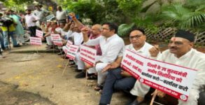Delhi BJP protests outside Kejriwal's residence demanding sacking of Sisodia over graft charges