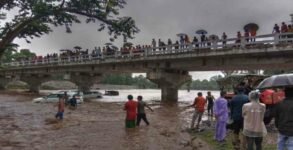 MP: 14 cars swept away, 50 picnickers rush to safety after sudden surge in Khargone river water