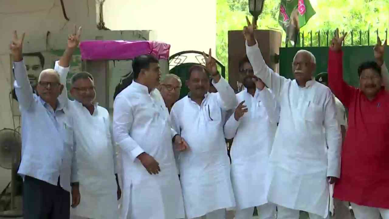 Bihar JDU-BJP rift: Congress, Left leaders converge for RJD meeting at Rabri Devi's residence