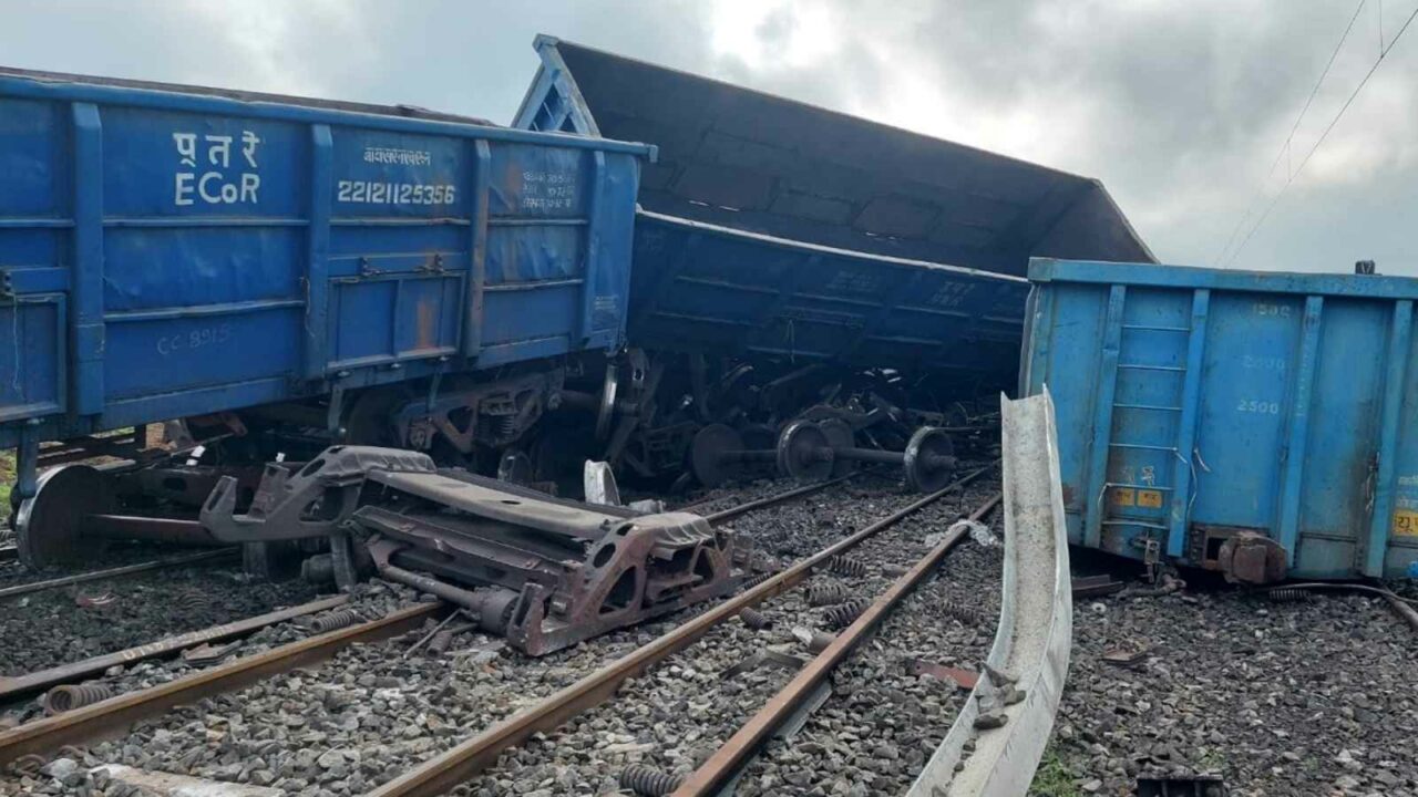 Schedule of various trains changed after 20 coaches of goods train derailed at DDU-Gaya route