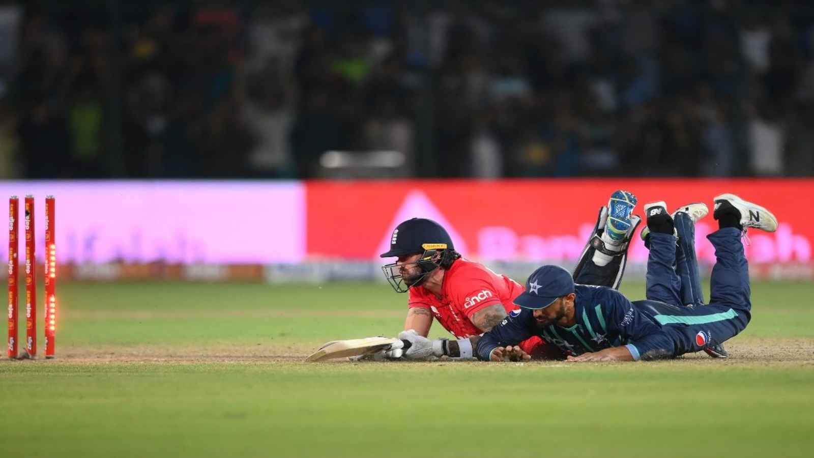 Pakistan level T20 series against England in a dramatic finish
