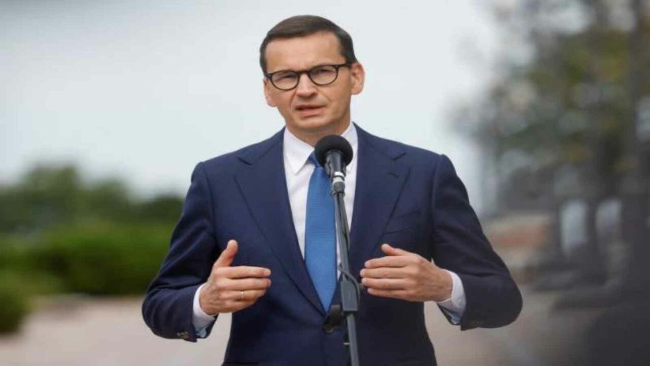 Polish PM says government offices must cut power use by 10%