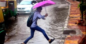 Waterlogging after rains leads to traffic jams in Delhi