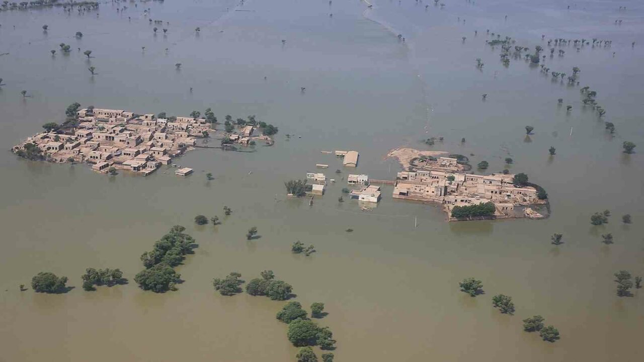 Flood losses likely to slash Pakistan's GDP to 3 per cent from 5 per cent