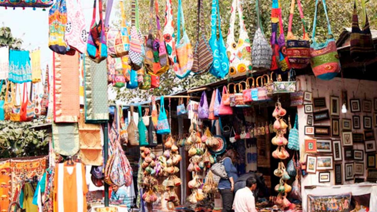 Owners of around 500 shops near Taj Mahal fear closing of business after SC order