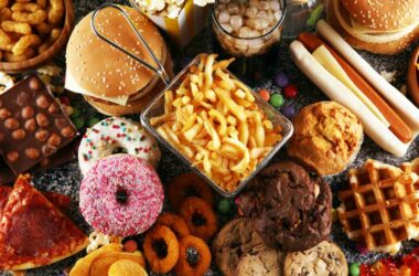 Study reveals that ultra-processed foods are linked to bowel cancer, heart problems