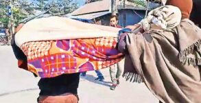 Bengal: High ambulance fare forces man to carry mother’s body on shoulders