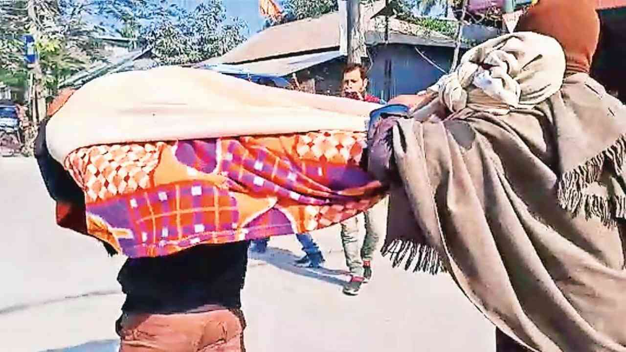 Bengal: High ambulance fare forces man to carry mother’s body on shoulders