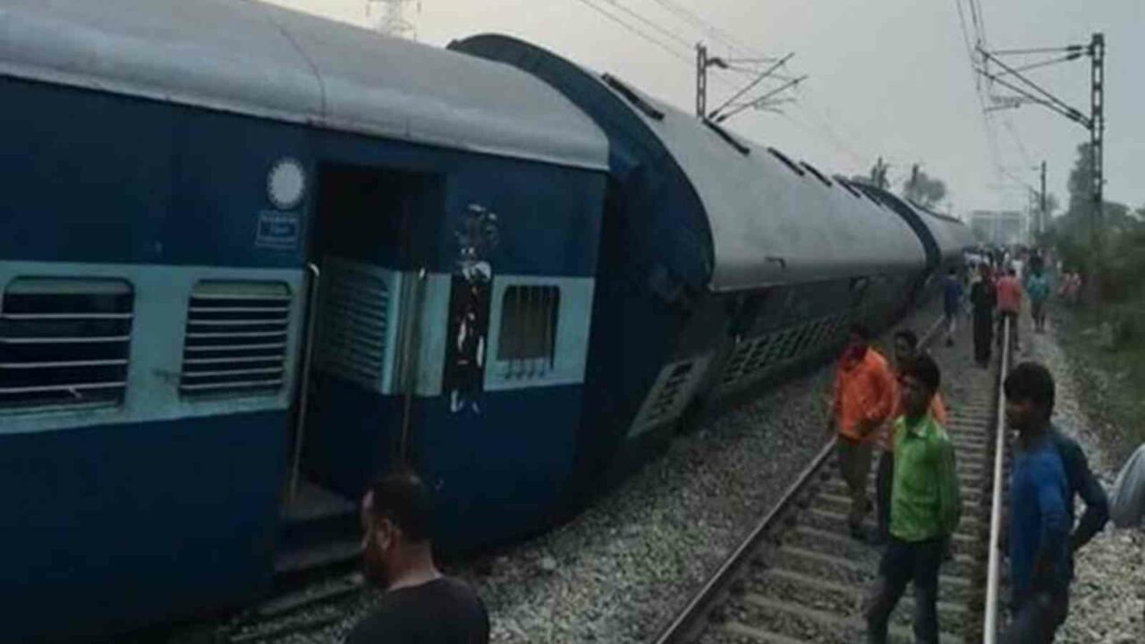 Coupling between two coaches of Howrah-Titlagarh Ispat express gets detached