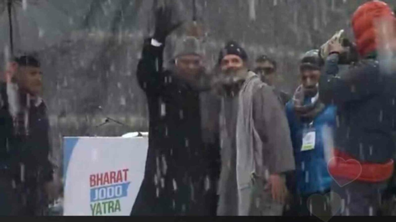 Rahul Gandhi dons 'pheran' to ward off Kashmir chill