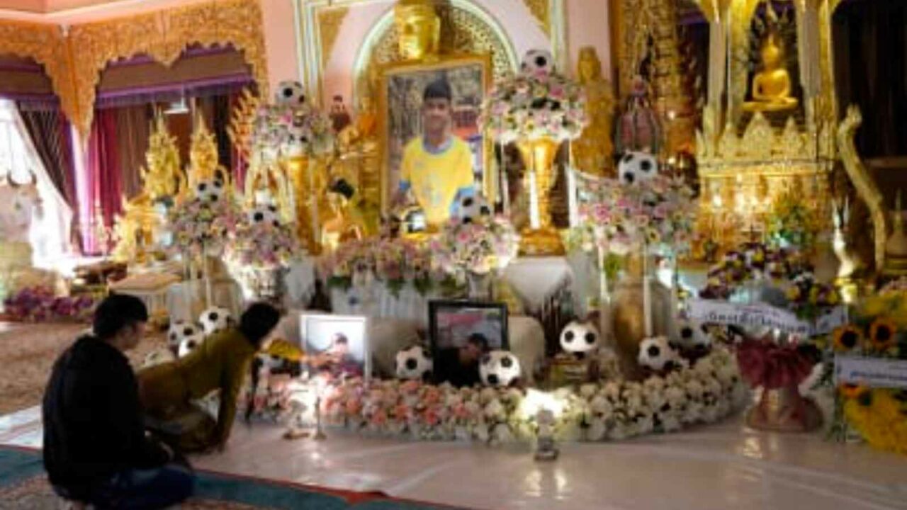 Funeral of Thai ''cave boy'' who died in UK ends with prayers