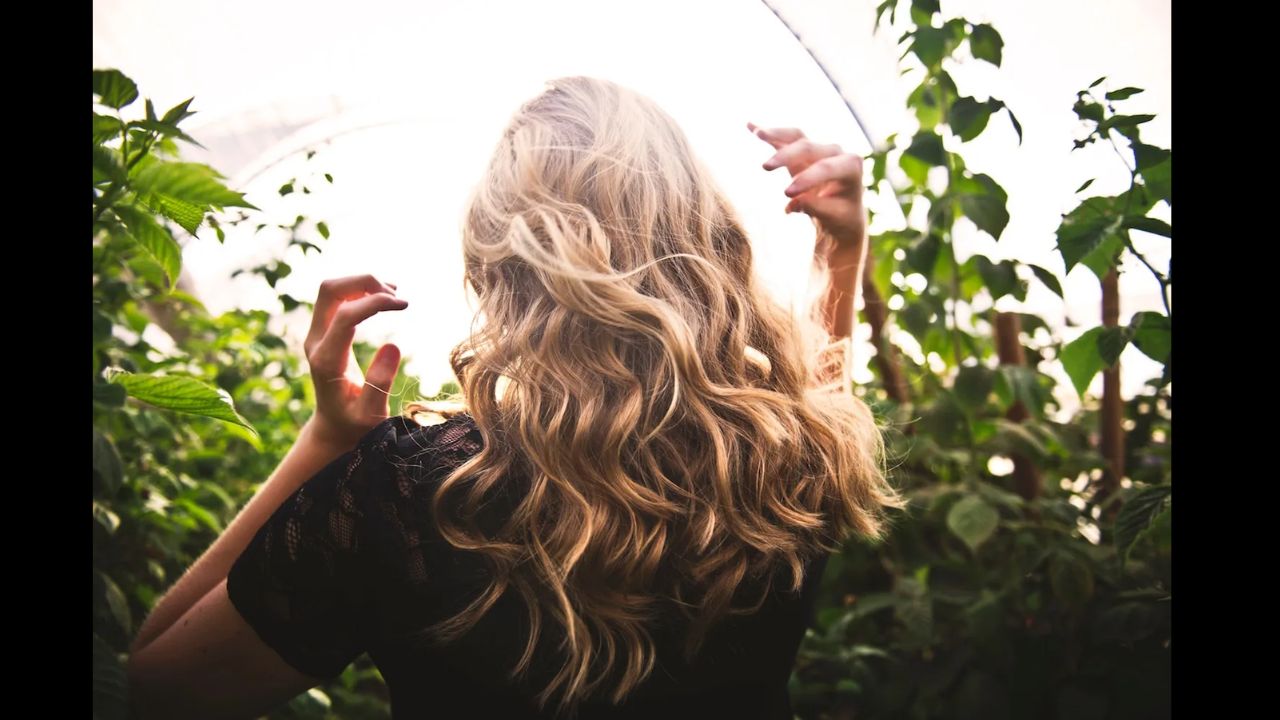 10 Superfoods To Eat For Luscious Long Hair