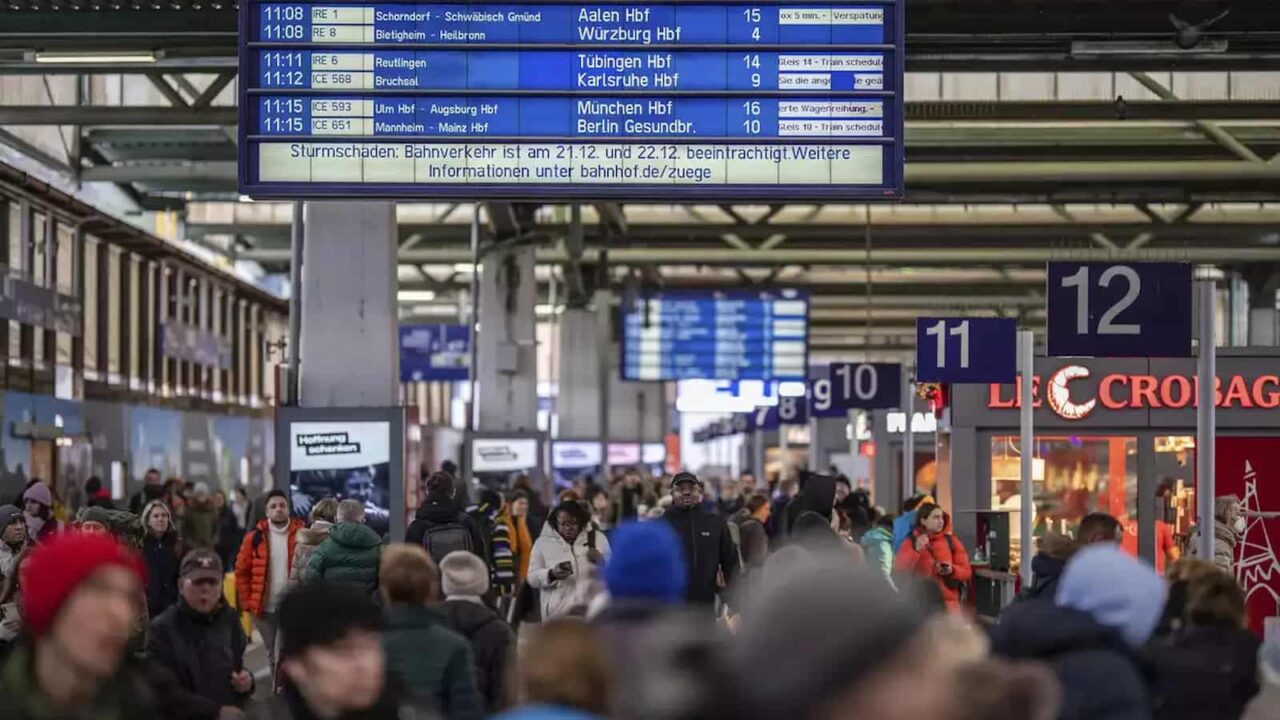 Busiest holiday travel season in years is off to a smooth start with few airport delays, Mumbai Airport Fee Changes