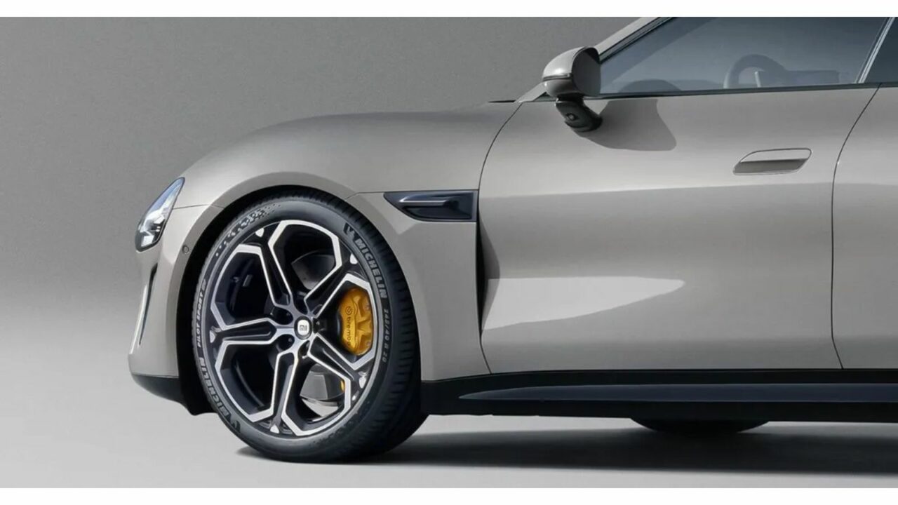 Xiaomi Teases SU7 Electric Car Running on HyperOS