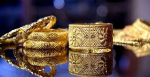 Gold Rate Drops in India Find Out the 22 Carat Price in Your City on April 20, Income Tax Rules for Gold, Gold and Silver Price This Dhanteras, Festive Season Gold Loan Interest, Brands Diwali Discounts On Gold