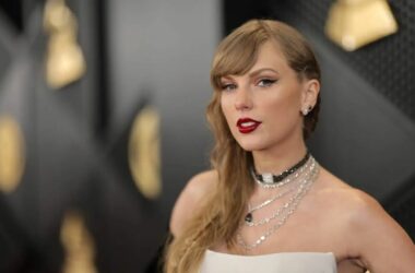 Taylor Swift Invites Fans to Play Fortnite Challenge