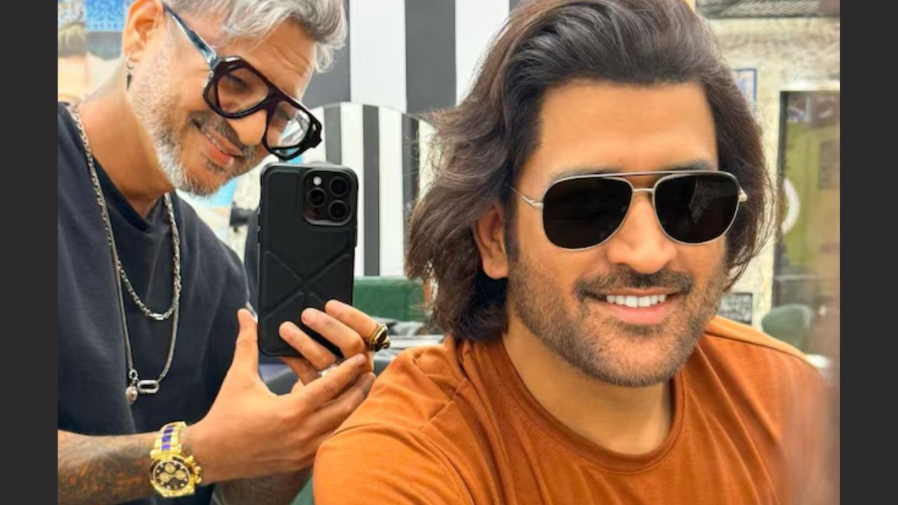 MS Dhoni's New Haircut Has Fans Buzzing