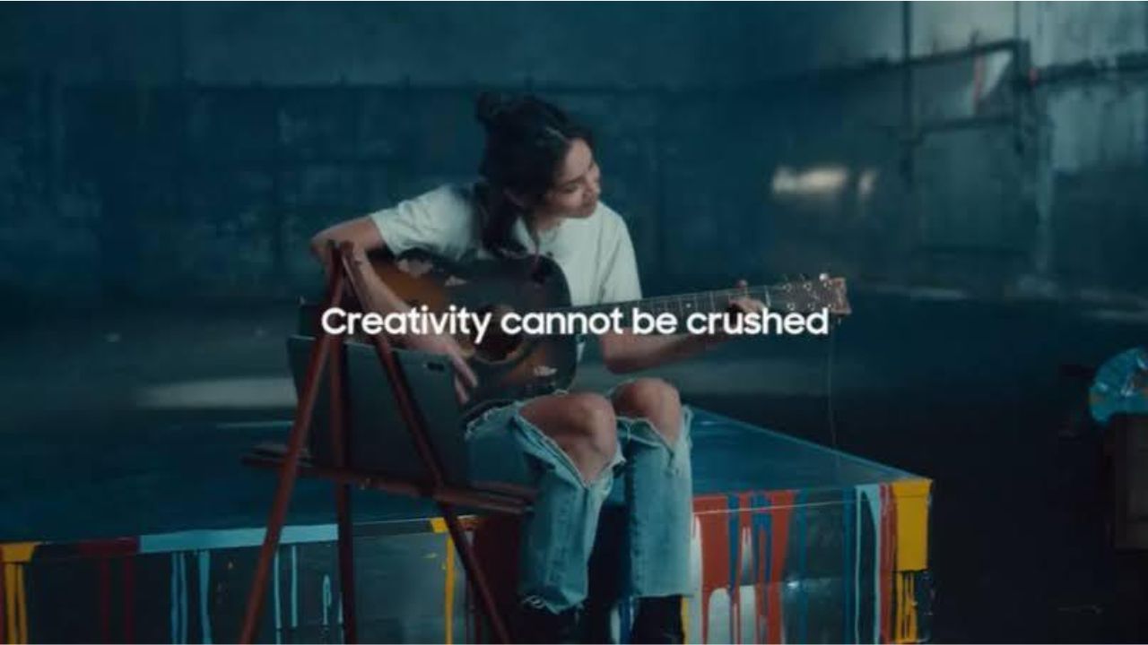 _Samsung New Ad Takes Aim at Apple