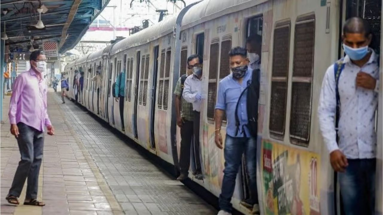 Goregaon-Bound Train from Wadala Heads Towards Vashi, Holi Special Trains 2025