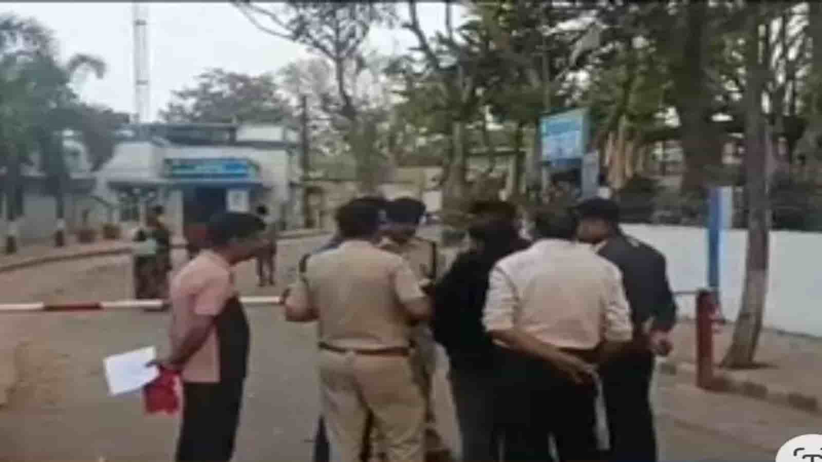 MP History-sheeter shoots at, injures cop during search op gets hit in leg in retaliatory fire