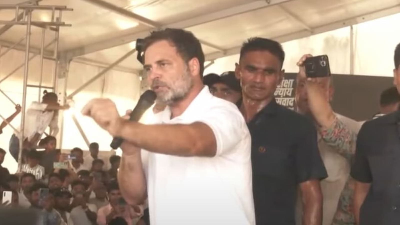 Delhi Police Detain Rahul Gandhi, Opposition MPs Outside Prime Minister's Residence