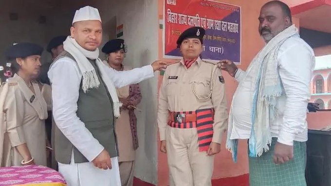 Fake Police Station Extortion In Bihar: Netizens are in disbelief over the incident