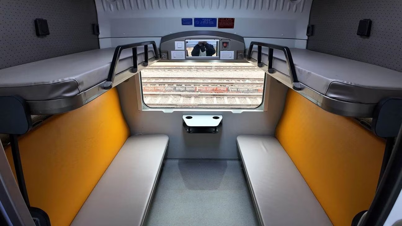 Howrah–Guwahati Vande Bharat Sleeper Train Launch: PM Modi to Inaugurate India’s First Overnight VB Tomorrow